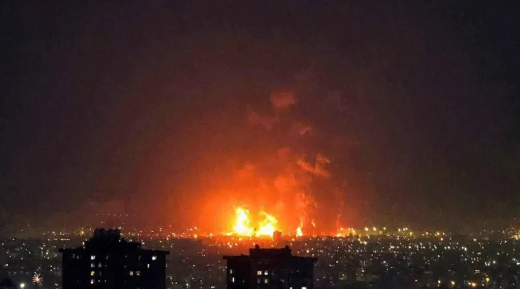 🟥️عاجل:استهداف امريكي اسرائيلي لمنشآت الطاقة في إصفهان وخرمشهر