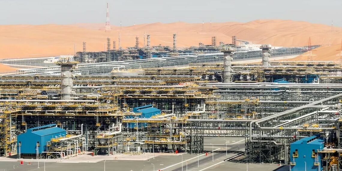 أبو ظبي: تعليق العمليّات في منشآت الغاز بعد هجمات صاروخيّة