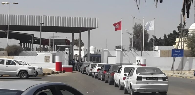 معبر راس جدير: استئناف حركة التنقّل بعد احتجاجات تونسيين