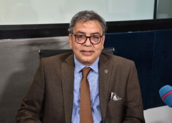 محافظ البنك المركزي يؤكّد صمود الاقتصاد التونسي أمام الصدمات الخارجية