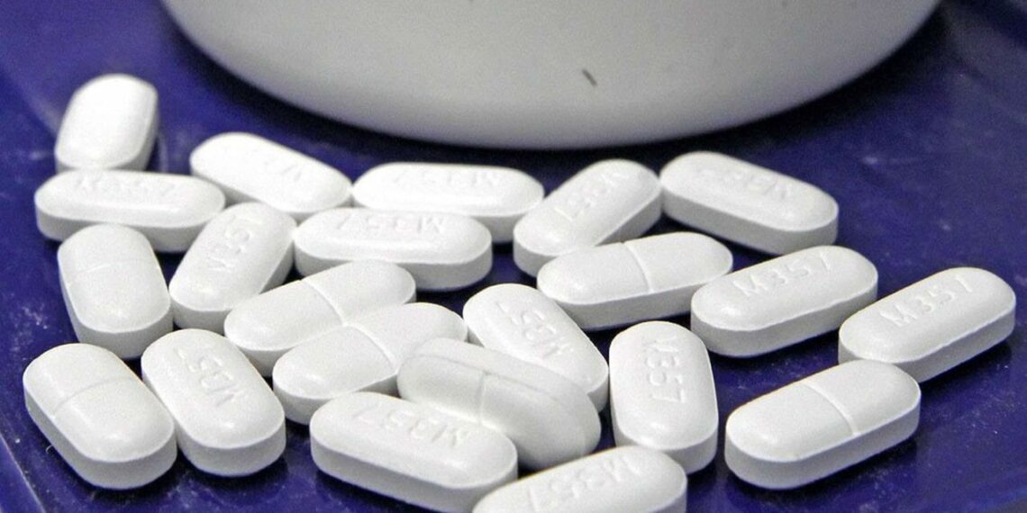 أحدهما كان بزيّ أمني: ضبط مهربين بحوزتها 980 قرص دواء مخدّر