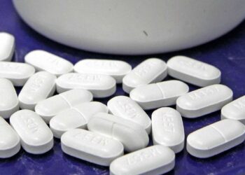 أحدهما كان بزيّ أمني: ضبط مهربين بحوزتها 980 قرص دواء مخدّر