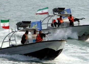 قائد البحرية الإيرانية: قوّاتنا ترصد جميع تحركات  الجيش الامريكي في المنطقة