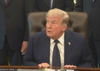 ترامب يترأس اجتماع أزمة بشأن إيران.. والملاحة في هرمز