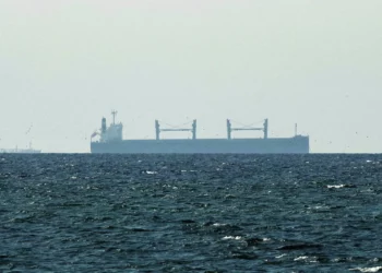 استهداف سفينة بنيران زورق إيراني قبالة عُمان