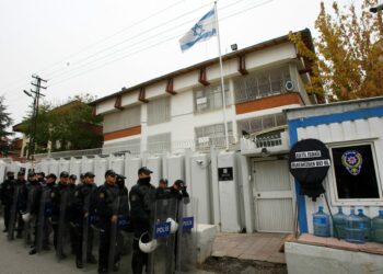 اسطنبول: مقتل 3 أشخاص وإصابة شرطيين في إطلاق نار قرب القنصلية الاسرائيلية