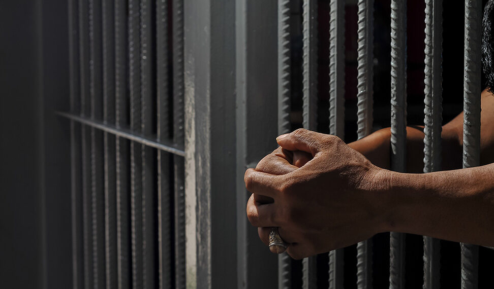 حادثة اقتحام مهاجر غير نظامي من بلد افريقي لمنزل محامية: إيقاف المتهم وتحديد جلسة لمحاكمته