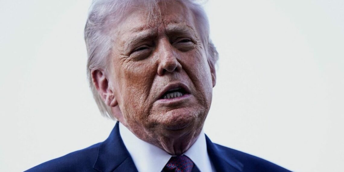 ترامب: لن نسمح لإيران ابتزاز العالم بمضيق هرمز