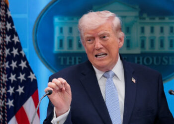 دونالد ترامب: سيتم فتح مضيق هرمز “بتعاون إيران أو بدونه”