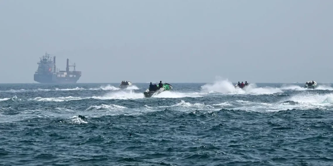 إيران: أمريكيا تعلن أن الحصار على موانئ إيران يبدأ غدا، الإثنين