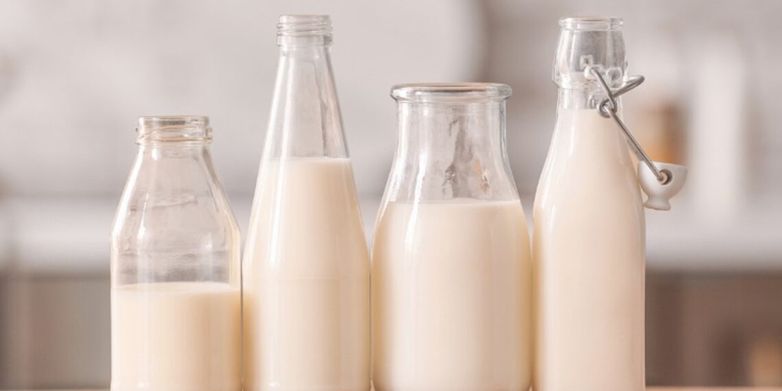 بعد تشكيات واردة من المستهلكين بشأن جودته: حجز وإيقاف توزيع دفعات من الحليب نصف الدسم