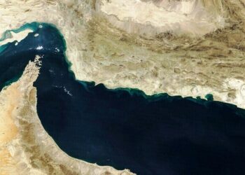 مقر خاتم الأنبياء الإيراني يعلن عودة مضيق هرمز إلى إدارة وسيطرة القوات المسلحة المشددة