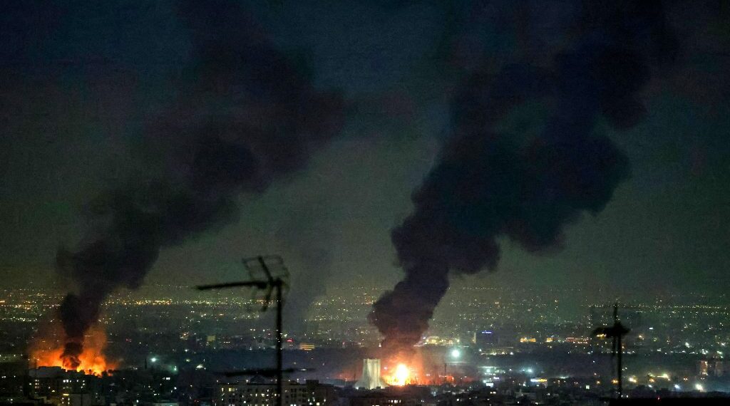 وول ستريت جورنال: مساعدو ترامب نصحوه باستهداف البنية التحتيّة الإيرانيّة