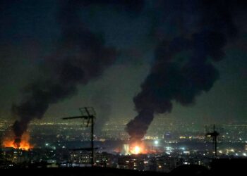 وول ستريت جورنال: مساعدو ترامب نصحوه باستهداف البنية التحتيّة الإيرانيّة