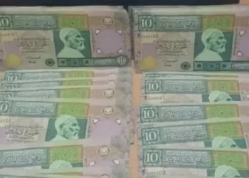 الديوانة تحجز عملة ليبية قديمة بمعبر الذهيبة