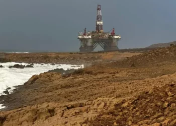 المنصة البحرية الجانحة تغادر سواحل بنزرت