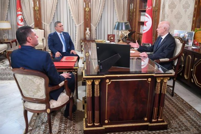 رئيس الجمهورية: “تفكيك شبكات المضاربة والاحتكار ستتواصل دون تردّد إلى حين القضاء نهائيا على الارتفاع الجنوني الإجرامي للأسعار”