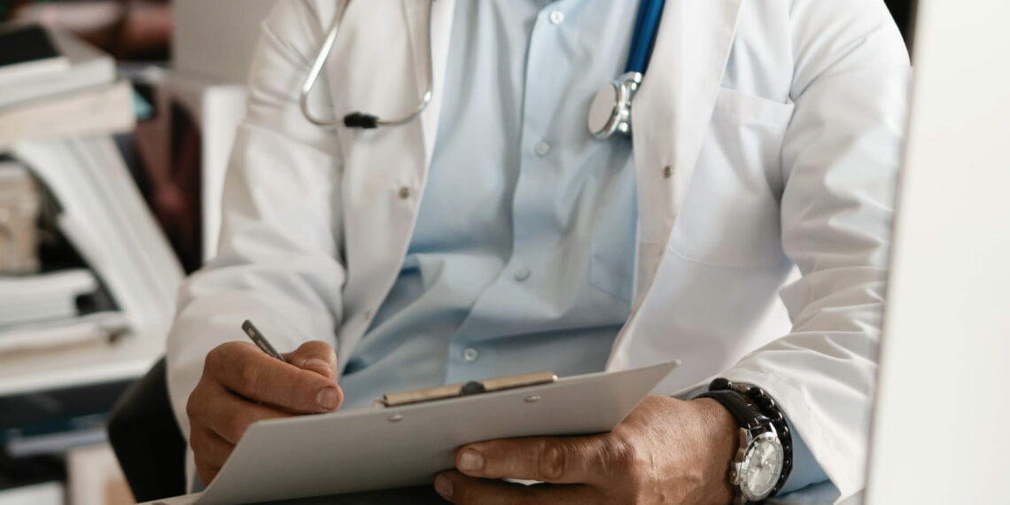 نقابة أطباء القطاع الخاص تدعو إلى مواصلة إصلاح نظام التأمين على المرض