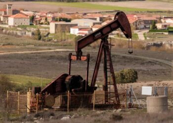 مع إخفاق أميركا وإيران في الاتفاق على مقترح للسلام: النفط يقفز بأكثر من 4%