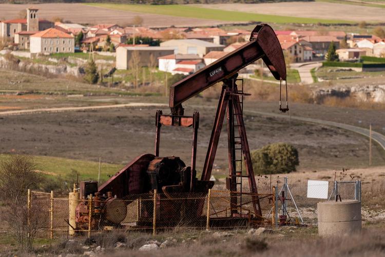 مع إخفاق أميركا وإيران في الاتفاق على مقترح للسلام: النفط يقفز بأكثر من 4%
