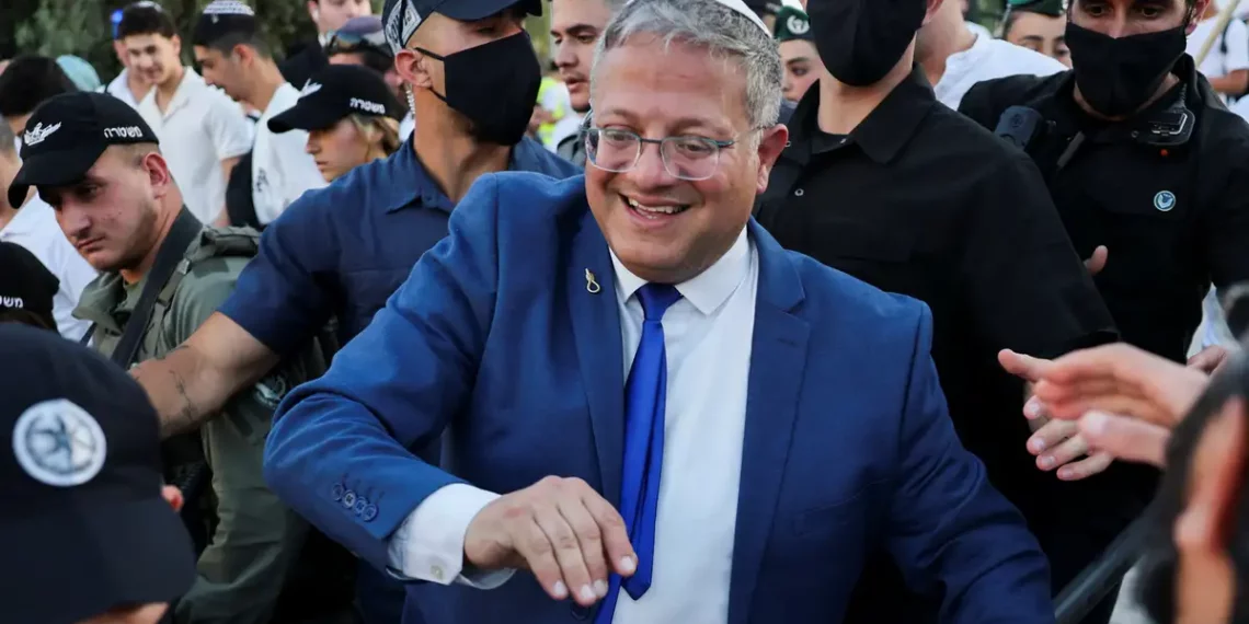 بن غفير يثير الغضب إثر نشره فيديو يُظهر تنكيلا بناشطي “أسطول الصمود”