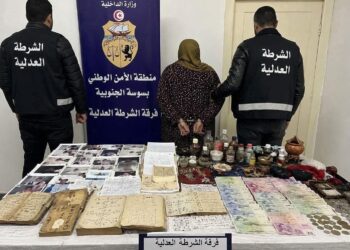 سوسة: القبض على “مشعوذة” وحجز صور مواطنين وشخصيات معروفة ومبالغ مالية