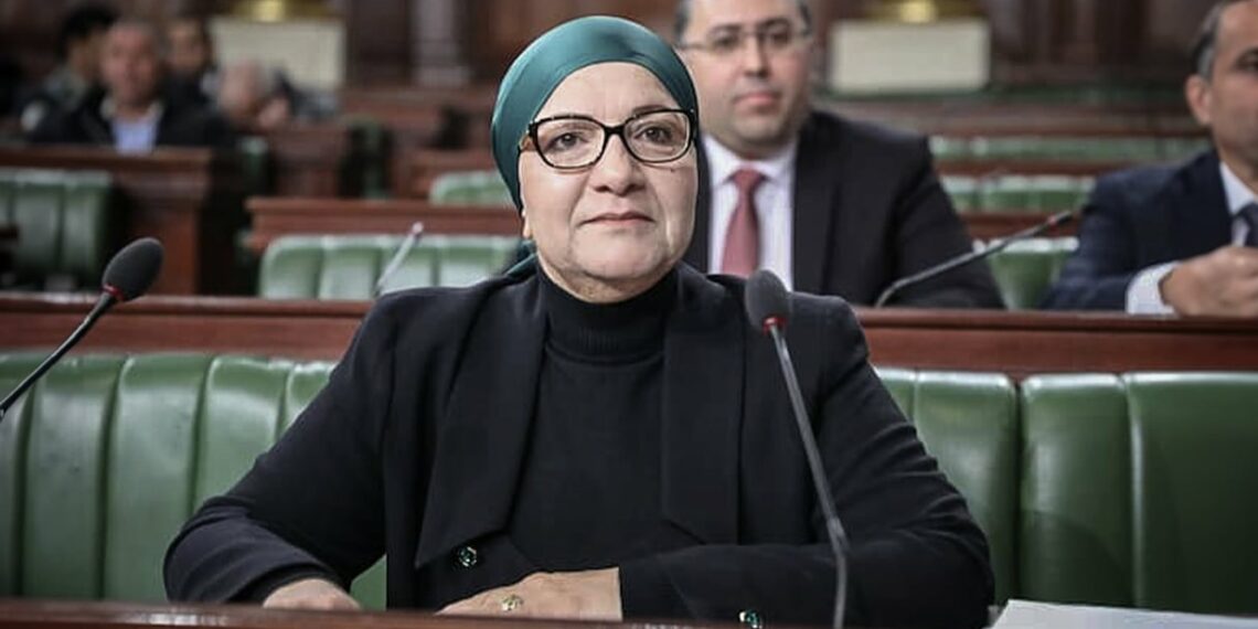 وزيرة العدل تُشرف على جلسة عمل حول التصرّف في ميزانية الدولة