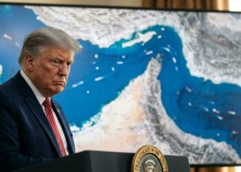 ترامب يفاوض ويهدد: “إذا أغلقتم مضيق هرمز لن يكون لكم بلد”
