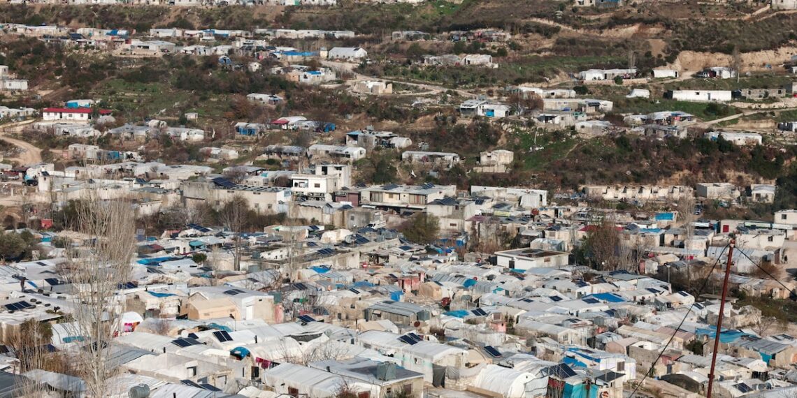 البحرين: إصابة طفلة وتضرر منازل بسبب شظايا مسيرات إيرانية