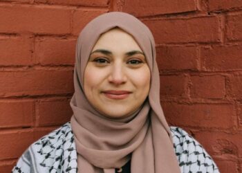 “عبير قواس” مرشحة من أصل فلسطيني تفوز بتمهيديات مجلس شيوخ نيويورك وتؤكد: ”غزة تستحق الحرية”