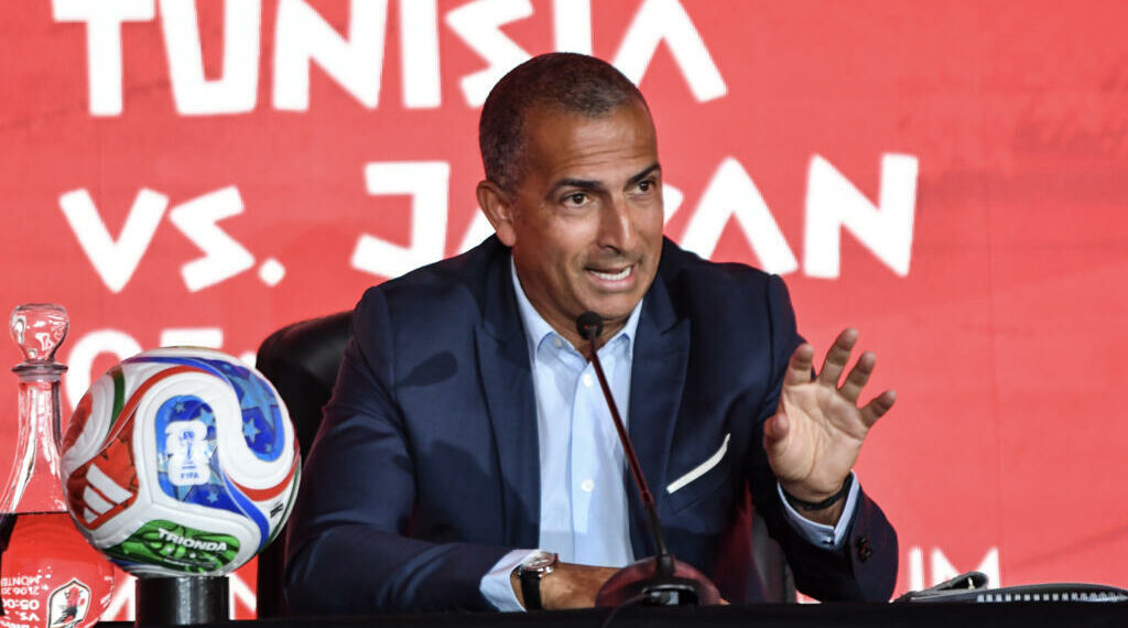 أنباء عن إقالة صبري اللموشي مدرب منتخب تونس بعد الهزيمة المذلة أمام السويد في المونديال