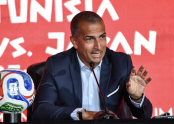 أنباء عن إقالة صبري اللموشي مدرب منتخب تونس بعد الهزيمة المذلة أمام السويد في المونديال