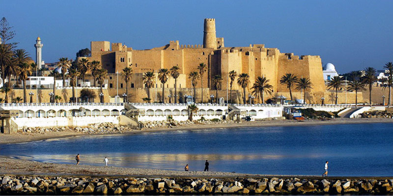 وزير البيئة: حوالي 70 بالمائة من التونسيين يقيمون بالشريط الساحلي ما يفرض تعزيز جهود حمايته