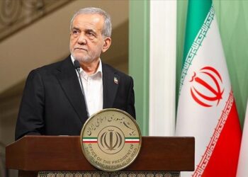 الرئيس الإيراني: “لم نترك الميدان ولا طاولة المفاوضات”