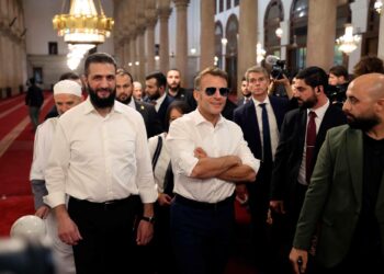 ماكرون يلتقي الشرع عقب انفجارات قرب مقر إقامته بدمشق