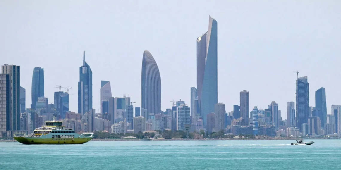 هجمات صاروخية تستهدف الكويت وقطر والبحرين