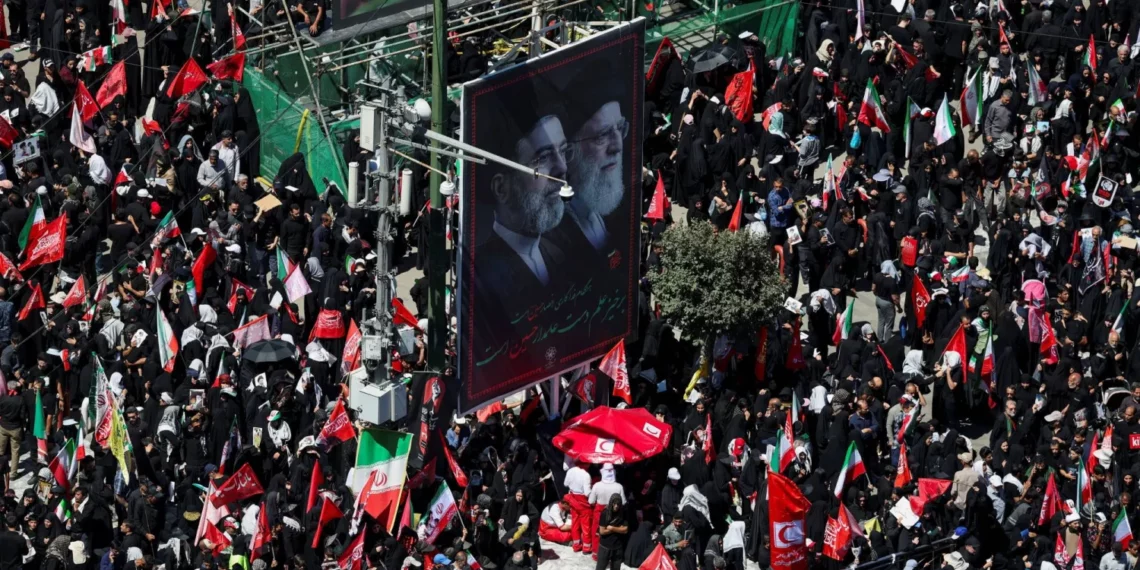 بعد مراسم استمرت أياماً… دفن جثمان خامنئي في مشهد
