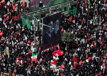 بعد مراسم استمرت أياماً… دفن جثمان خامنئي في مشهد