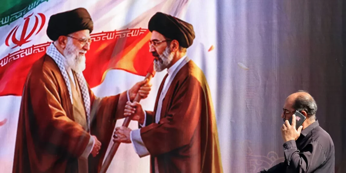 مجتبى خامنئي يؤكد أن «الثأر» لدماء والده «حاصل لا محالة»