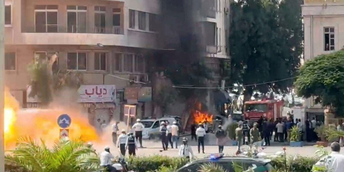سوريا: إصابة 18 شخصا بجروح بينهم 4 عناصر شرطة جراء انفجارين في دمشق