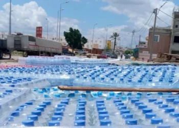 فرق المراقبة الصحية تحجز أكثر من 63 ألف لتر من المياه المعدنية المخزنة تحت أشعة الشمس