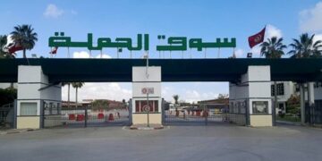 السيطرة على حريق نشب بفضاء مجاور لسوق بئر القصعة