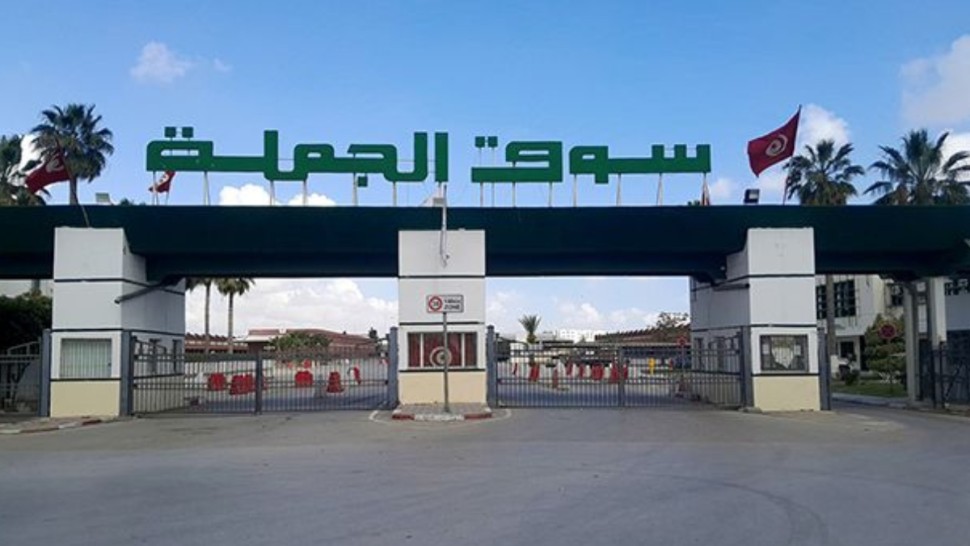 السيطرة على حريق نشب بفضاء مجاور لسوق بئر القصعة