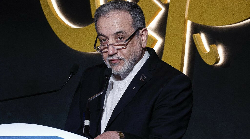 عراقجي يهدد بالرد على أي بلد “يشارك أو يساند” الولايات المتحدة في ضرباتها على إيران