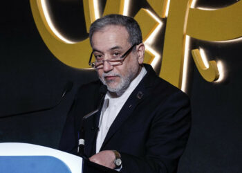 عراقجي يهدد بالرد على أي بلد “يشارك أو يساند” الولايات المتحدة في ضرباتها على إيران