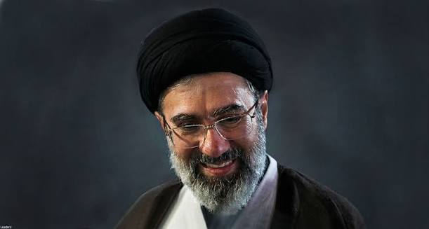 إيران: استمرار غياب المرشد مجتبى خامنئي عن مراسم تشييع والده