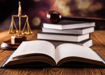 إحالة المكلف بالتسفير و29 متّهما على الدائرة الجنائية المختصة