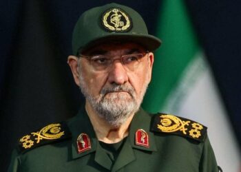 إيران: لن يفتح مضيق هرمز ما لم تقبل أمريكا الشروط الإيرانية