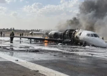 إغلاق المجال الجوي الليبي بعد تحطم طائرة خاصة في مطار مصراتة