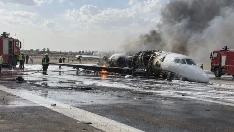 إغلاق المجال الجوي الليبي بعد تحطم طائرة خاصة في مطار مصراتة